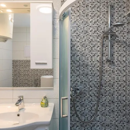 Yellow Duck - Center * Makarska