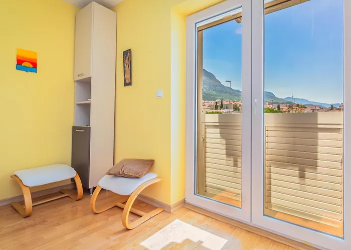 Yellow Duck - Center Makarska