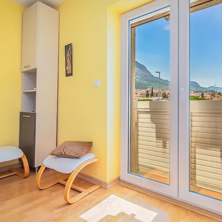 Yellow Duck - Center Makarska